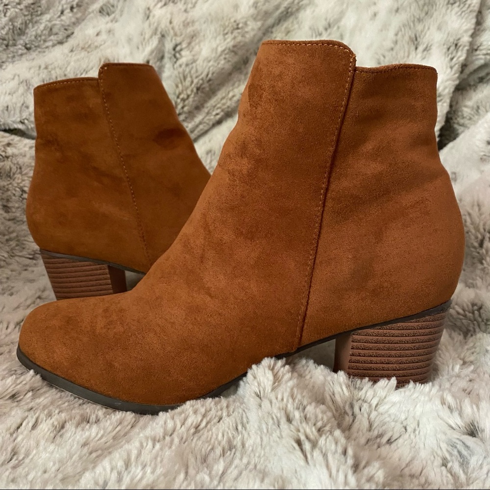 Chase and Chloe Tan Suede Boots